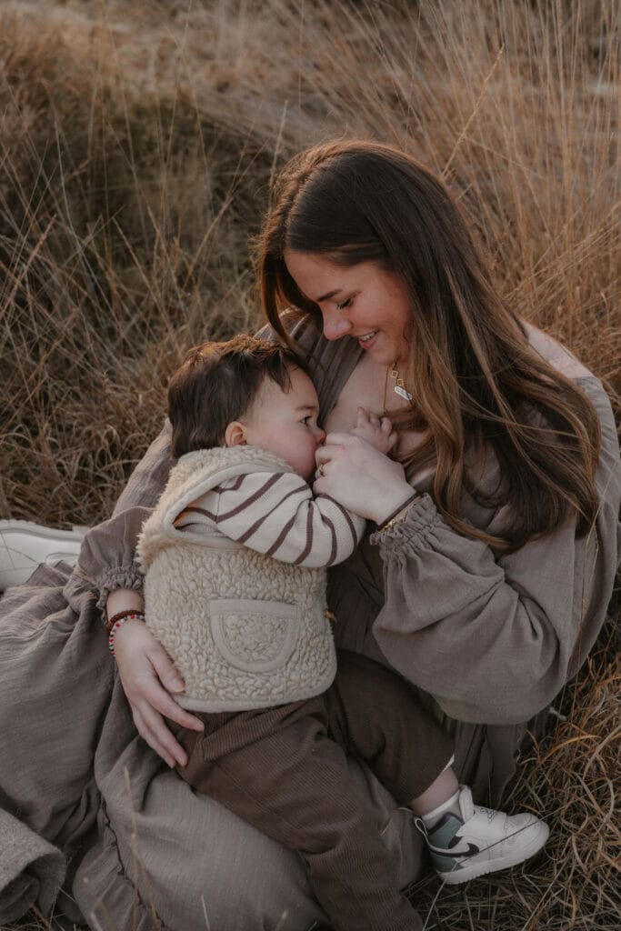 Gezinsshoot tijdens golden hour