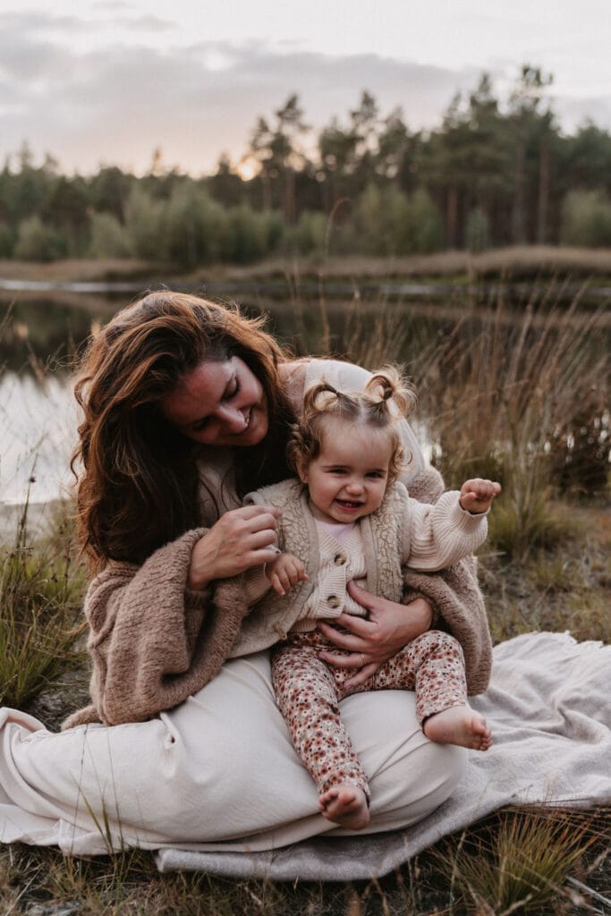 gezinsshoot aan het water nabij reusel