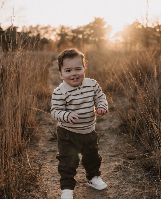 Gezinsshoot tijdens golden hour