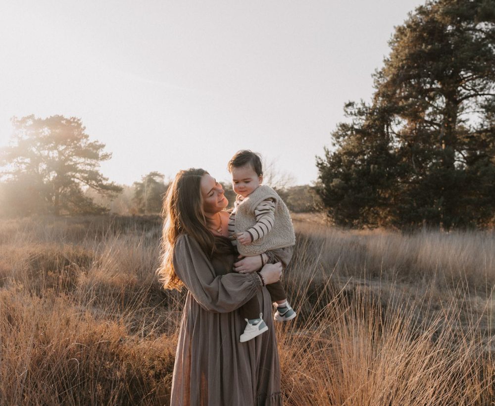 Gezinsshoot tijdens golden hour