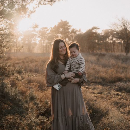 Gezinsshoot tijdens golden hour