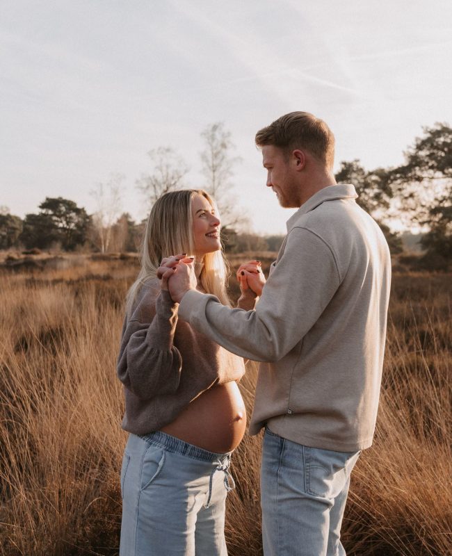 Zwangerschapsshoot in de natuur
